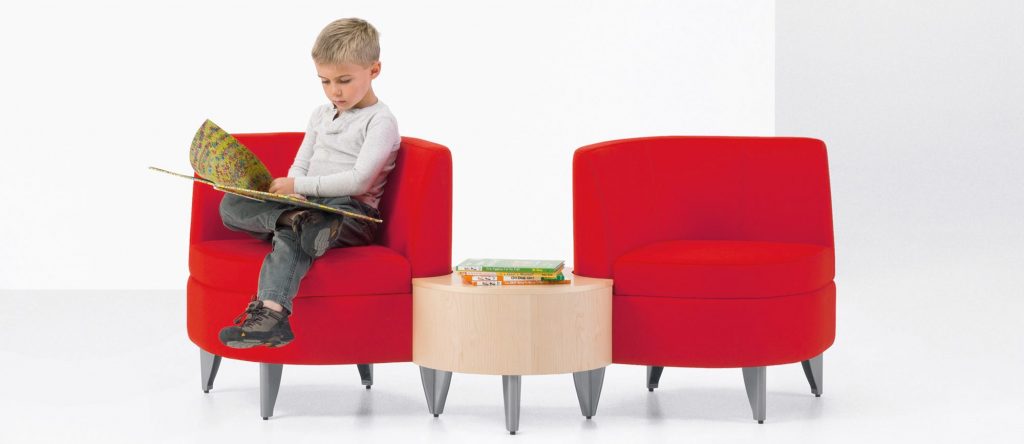 Leaflette Modular Configuration with Lounge Chairs and Inline Table