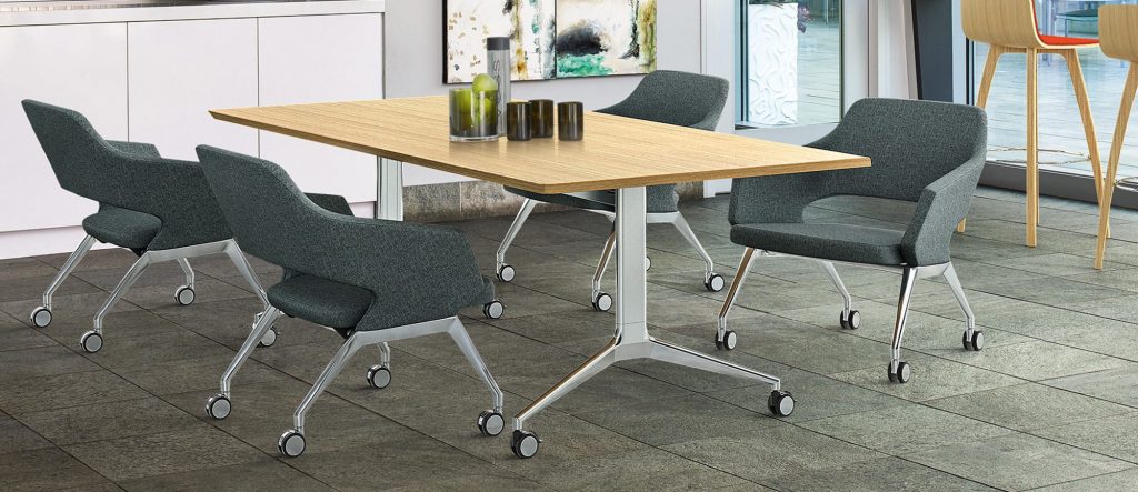 Flirt Lounge Chairs with Multipurpose Tables