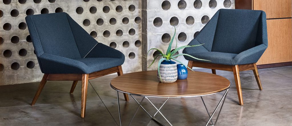 Nios, Mid Back Lounge Chair with Betwixt Occasional Table